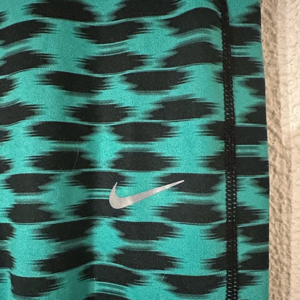 Nike Dri Fit Relay Athletic Crop Leggings Women Green/Black Size XS
